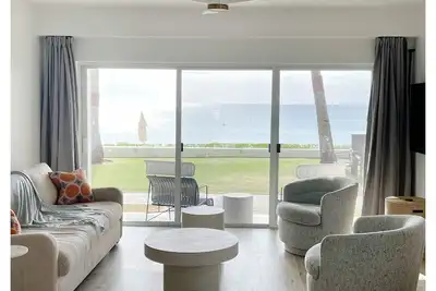 Image de Cayman Seven Mile Beach Front Condo Luxury Townhouse -Direct Walk-out to Beach!
