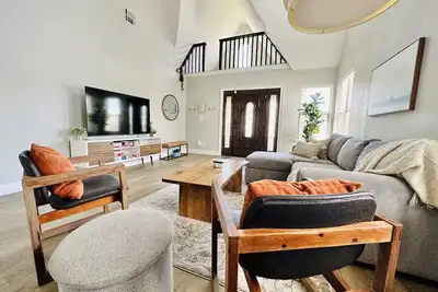 Image de Cozy Modern Brick House Near Downtown Okc (3b/3b)