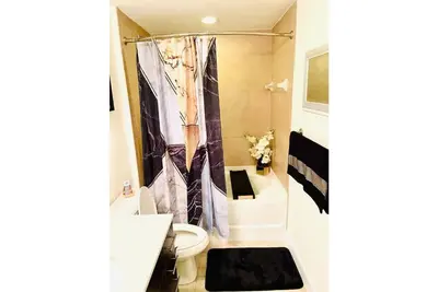 Image de Balcony Lake view, luxury 2/2 W/ walk-in shower