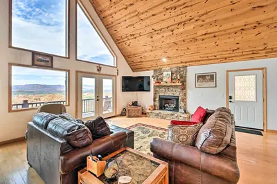 Image de Murphy Cabin w/ Fire Pit & Stunning Mtn Views