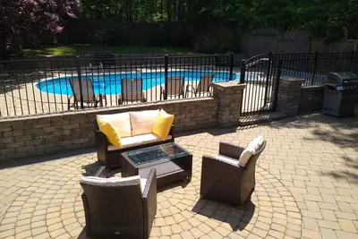 Image de Contemporary Home w/Pool mins from Saratoga/Track