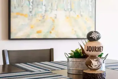 Image de Newly Built Townhome - 10 minutes from Everything!