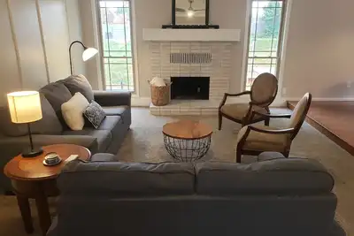 Image de Pet Friendly remodeled home with huge yard in Heart of Boise. Rv Parking.