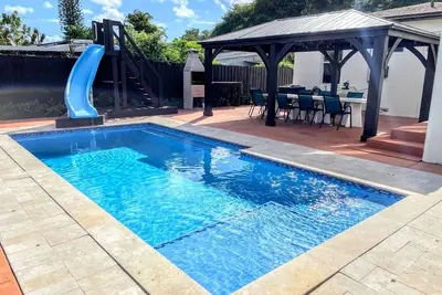 Magnolia House Miami - Pool home with Water Slide, Bbq & Gazebo