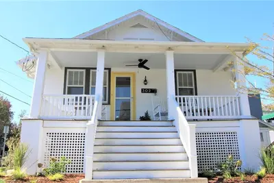 Image de Coastal Cottage on Congress presented by Homestead Real Estate
