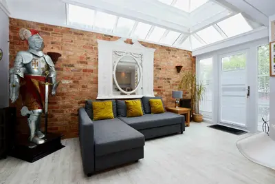 Image de elegant period 5 bed house close to town centre, sleeps 15