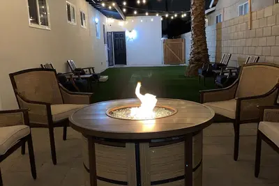 Image de Rare Newly remodeled and fully furnished beauty