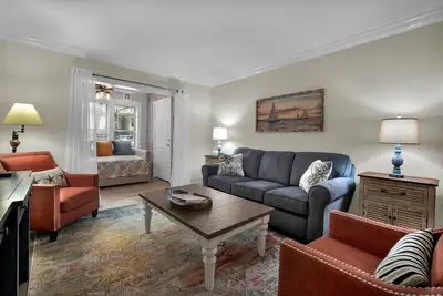 Image de Centrally Located Condo in Quiet Gated Community