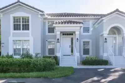 Image de Freshly updated, second floor unit with sunrise view over golf course