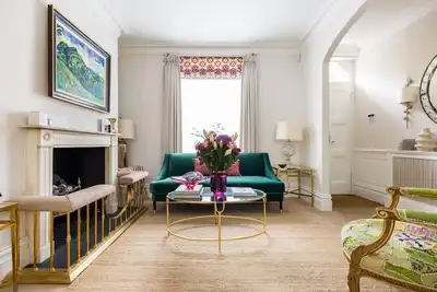 Image de The Impressionist's Fireplace – 3 Bedroom Home in Chelsea
