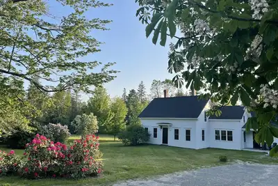 Image de Charming restored 1830s cape Deer Isle