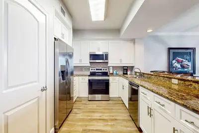 Image de Amazing Emerald Coast condo with pool, hot tub, central Ac, & washer\/dryer