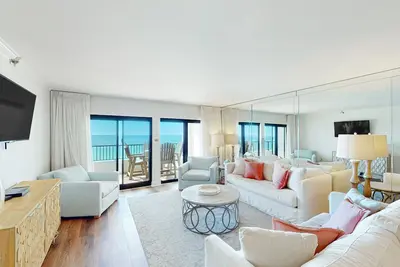 Image de Charming oceanfront condo with pool, tennis, balcony & washer/dryer