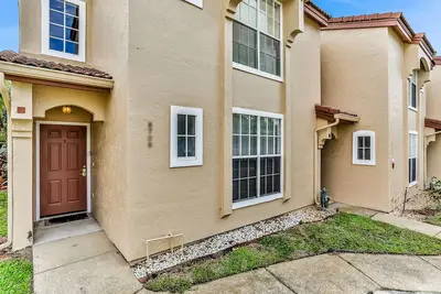 Image de Breezy townhouse with a pool, hot tub, patio, central Ac, and washer/dryer