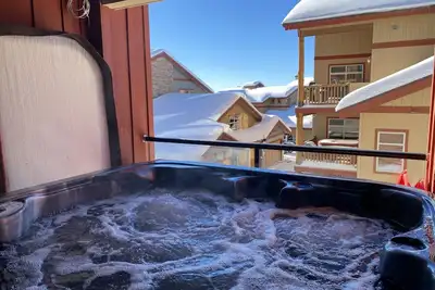 Image de Luxury Condo in Happy Valley - Private Hot Tub, Steam Shower, Ski in Ski out!