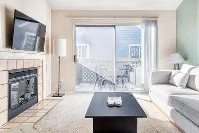 Image de Sleek Foster City 2br w/ Gym, Pool & W/D, nr San Pedro Sq, by Blueground