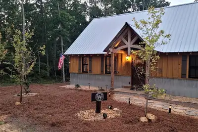 Image de Modern Cabin w/Hot Tub, Fire Pit, Private; 2 miles to Cloudland Canyon, Hiking, McLemore Golf