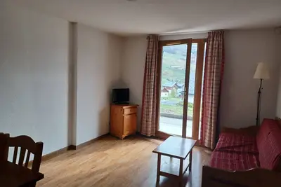 Image de Appartement spacieux à 300m des pistes et commerces, balcon sud, parking. Confortable