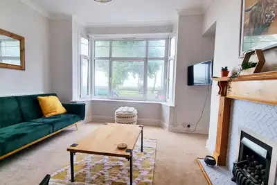 Image de Seafront Apartment with Garden - Perfect location in Mumbles