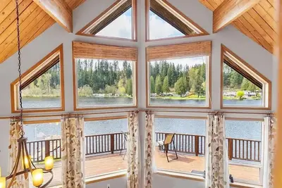 Image de ~Lakefront Property ~ 23 miles to Mt. Rainier!