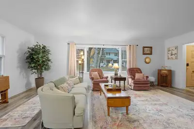 Image de Astor Park style 2 Br - Backyard to Hospitals!