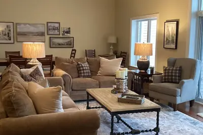 Image de Lakeview Penthouse 406 3br/2. 5bath-30ft. private balcony, 2 king bed suites