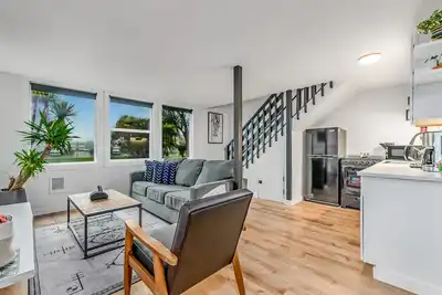 Image de Cozy Chalet in Ocean Shores located within steps from the beach