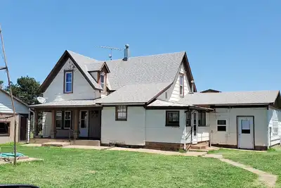Image de Sunflower Balloon Fest Retreat - Quiet & Spacious - Book May 9–11!