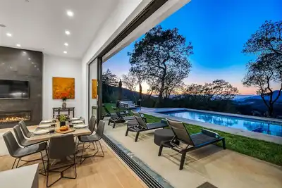 Image de Modern Estate with Gorgeous Views