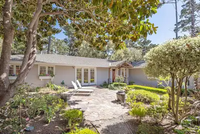 Image de 3835 Molly’s Cove - Beautiful Home Near Pebble Beach® Golf Courses & Beaches