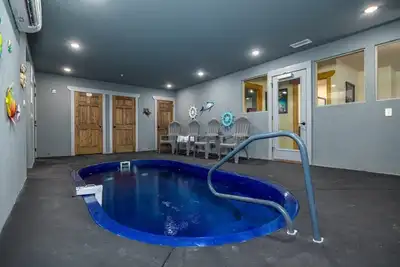 Image de 5br, indoor pool, game rooms, hot tub. Free attraction tickets!