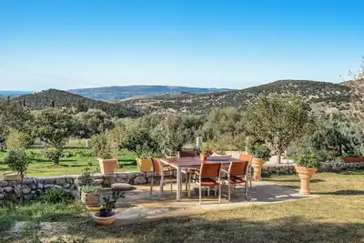 Image de Studio \"Zoi studio\" avec vue sur la mer, jardin partagé et Wi-Fi.