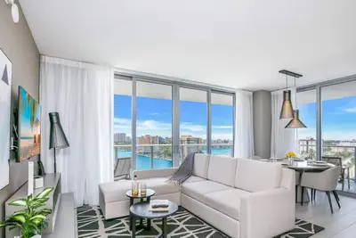 Image de Corner Balcony-Enjoy 360° Views+ Near Beach+ Pool