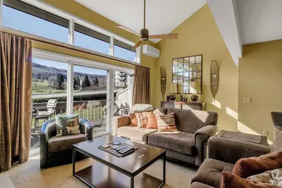 Image de Steps to Holiday Valley, Scenic Views & Patio