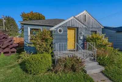 Image de Front Ave Charmer - Blocks from Sanders Beach