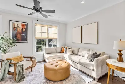 Image de New Luxury Townhouse - Central to Downtown Greenville