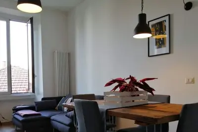 Image de Elegant and spacious two-room apartment.