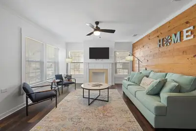 Image de Cute 2bed w/3 Queens 9min to Silos