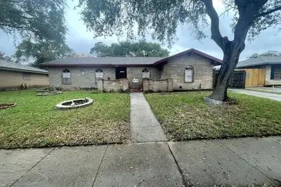 Image de Pet Friendly, Private Bkyd 4 bedroom