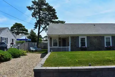 Image de Charming duplex unit only. 3 miles to the beach