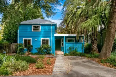 Image de Charming mid-century home in Old North Davis! Perfect for longer stays!