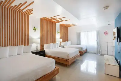 South Beach 2 Bedroom Group Suite Sleeps 10 Guests