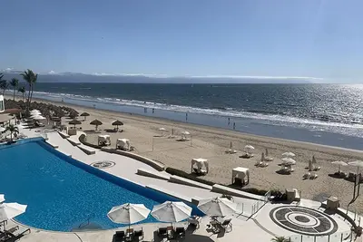 Image de On the beach Waterfront 3 bedroom Resort Condo