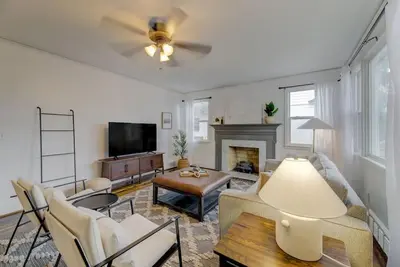 Image de Trendy 3br Bungalow | Mins to Zoo, Usc & Ft Jacksn