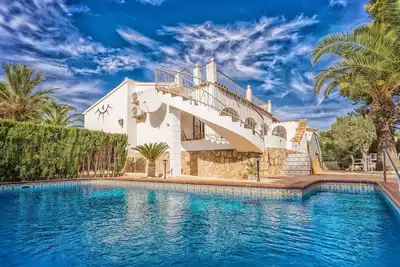Image de Villa de 2 chambres dans des jardins paysagers