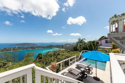 Image de Sweeping view of Magens Bay & Tropical Lagoon Pool