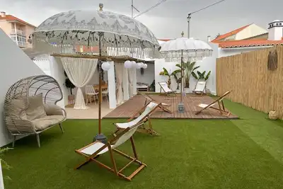 Image de Boho house with huge outdoor space - 5 min. walk from the beach