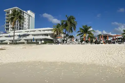 Image de Resort style ground floor condo steps from the beach