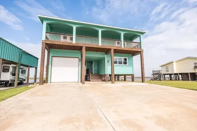 Image de Spacious Home on Icw w/ Fabulous Patios on Sargent Beach & Icw Side!