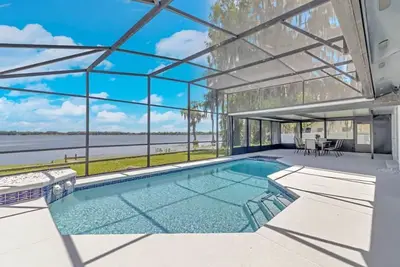 Image de ☆LakeHouse 4 Bedroom Newly Renovated Heated pool ☆